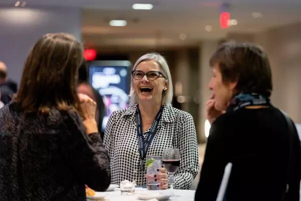 A group of smiling AMAPCEO members