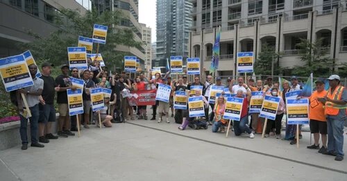 OPSEU Local 546 members demonstrating